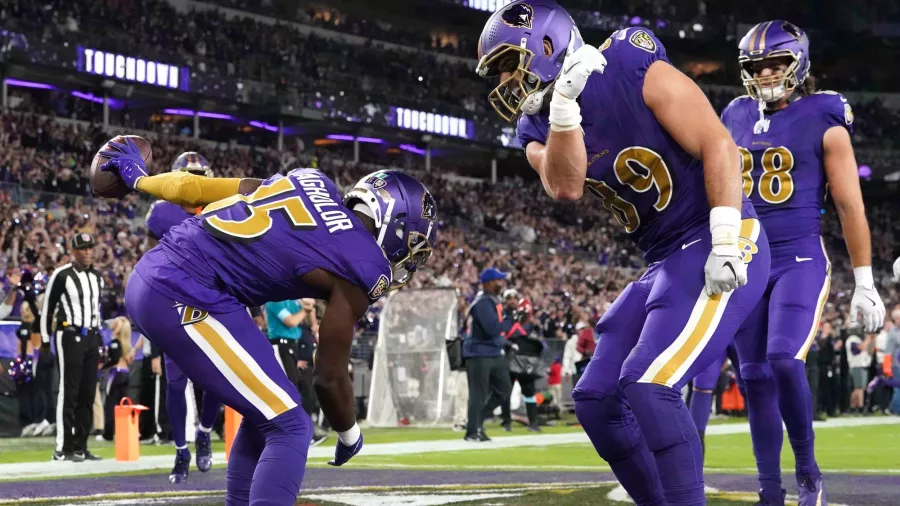 El nuevo uniforme de los Baltimore Ravens se robó la noche