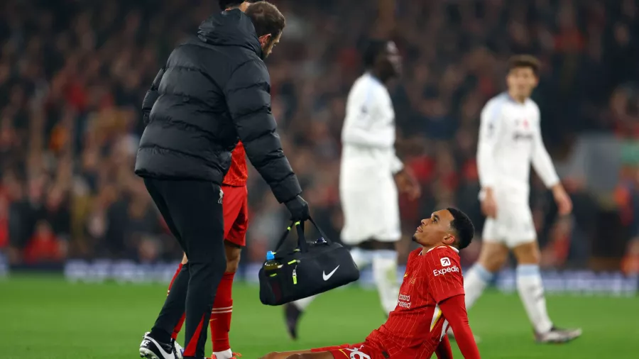 Trent Alexander-Arnold enciende alarmas en el Liverpool