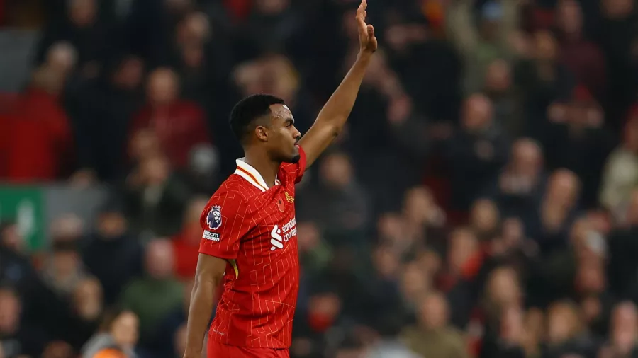 Trent Alexander-Arnold enciende alarmas en el Liverpool