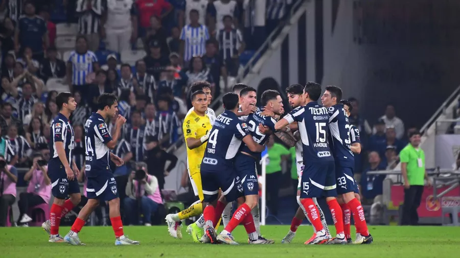 Bronca en el Rayados vs. León termina con dos expulsados