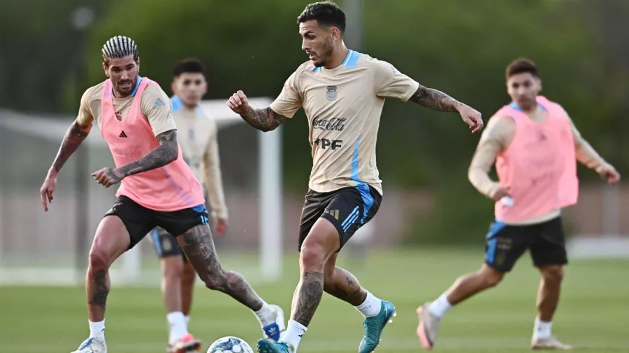 La Selección Argentina realizó el primer entrenamiento con toda la plantilla y trabaja para el duelo del próximo 14 de noviembre contra Paraguay