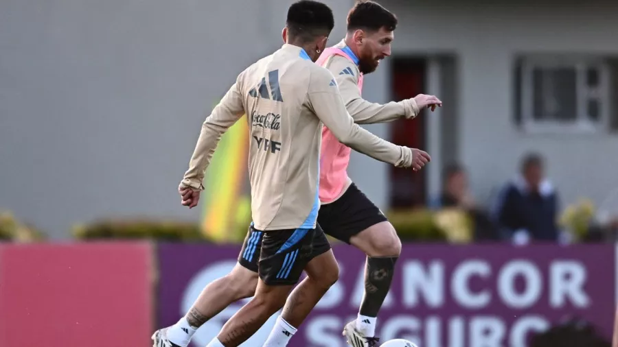 El capitán Lionel Messi estuvo al frente del entrenamiento