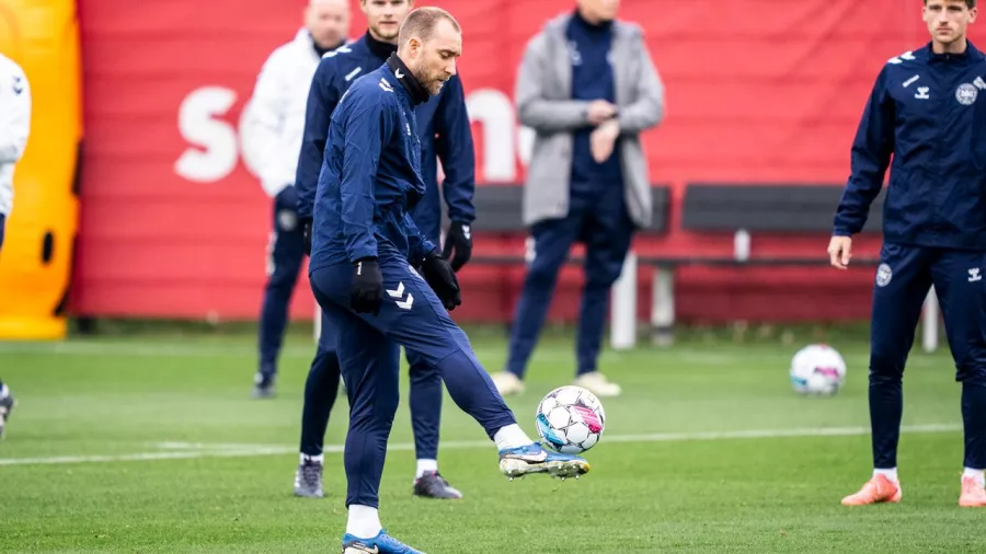 Christian Eriksen participó en el entrenamiento de Dinamarca que enfrentará a España este viernes en la Nations League