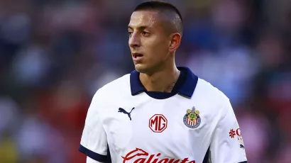 2.	Roberto Alvarado (Chivas), extremo, 219 minutos