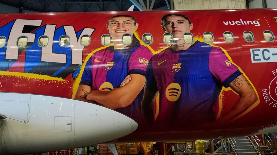 Así luce el avión personalizado del Barcelona Femenil