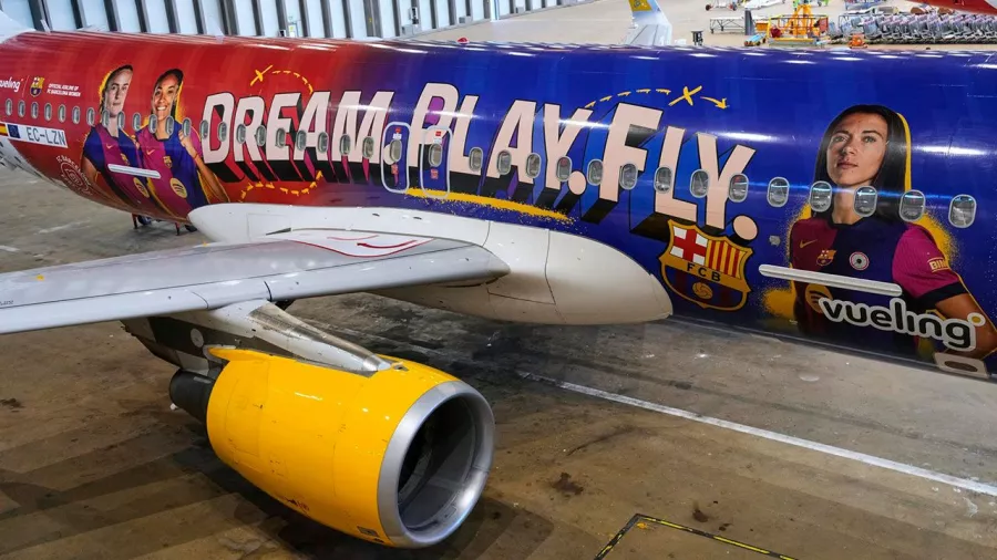 Así luce el avión personalizado del Barcelona Femenil