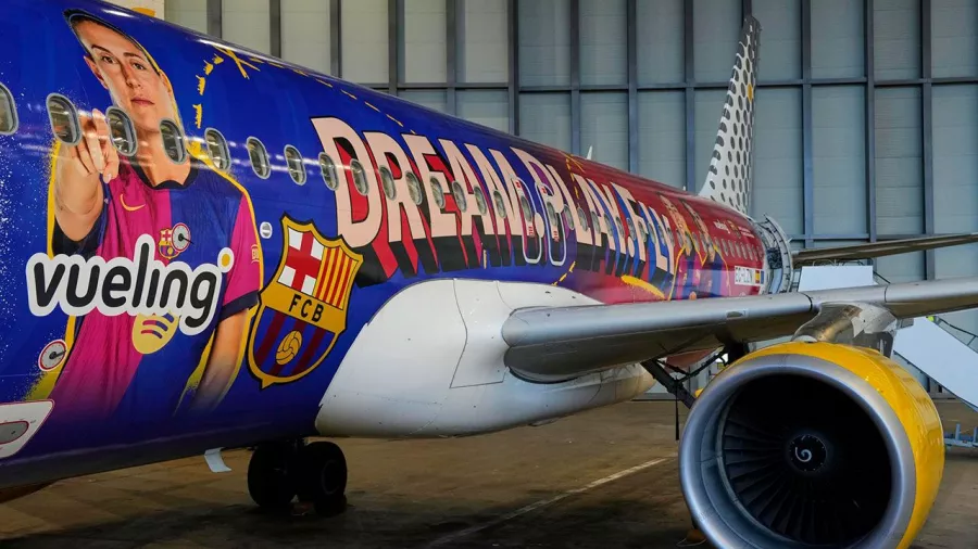 Así luce el avión personalizado del Barcelona Femenil