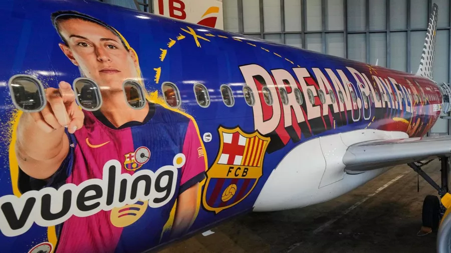 Así luce el avión personalizado del Barcelona Femenil