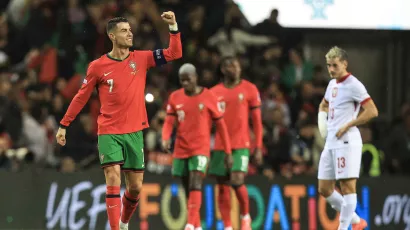 Con ello, CR7 llegó a 135 tantos con la selección y 910 en su cuenta total.