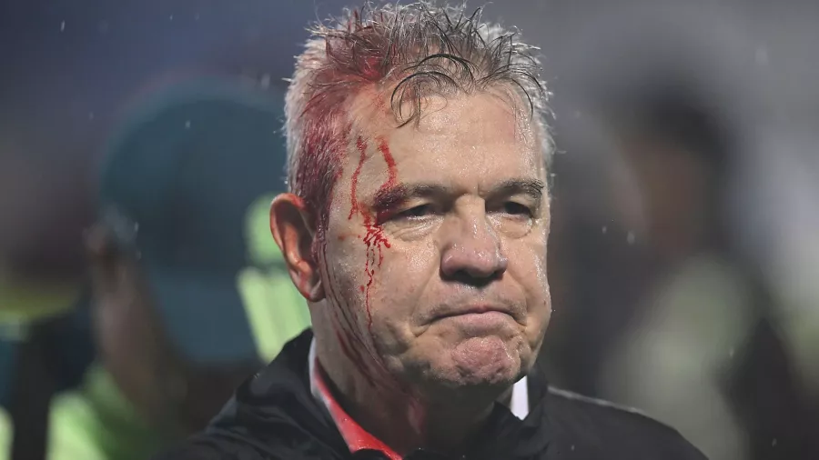 Javier Aguirre fue agredido al terminar el encuentro