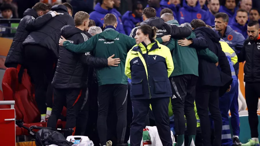 Momentos de tensión se vivieron en la Johan Cruyff Arena a los siete minutos de partido