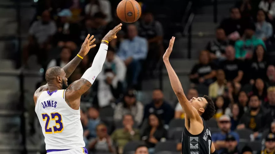 Anthony Davis fue brillante en el triunfo de los Lakers