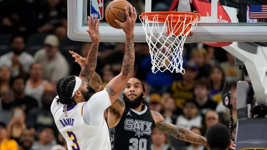 Anthony Davis fue brillante en el triunfo de los Lakers