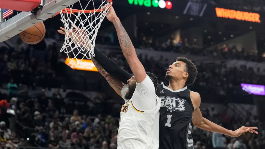 Anthony Davis fue brillante en el triunfo de los Lakers