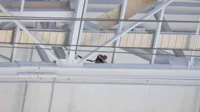 Una pieza de metal cayó del estadio de los Cowboys