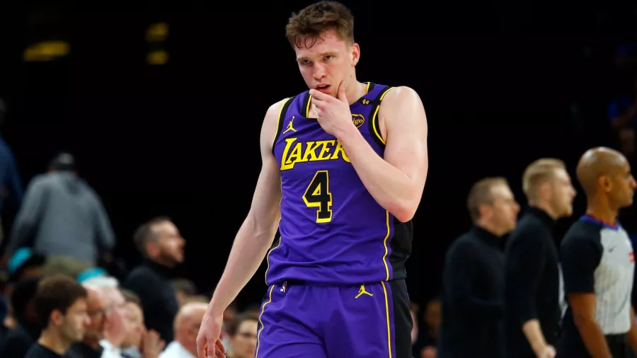 Poco a poco ha dejado claro quién es el novato importante en los Lakers