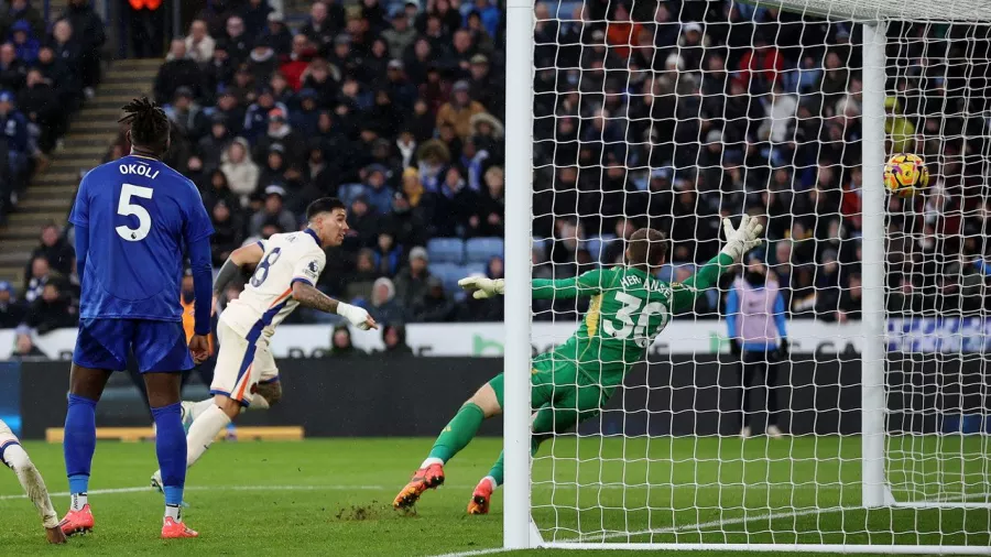 Primer gol del argentino esta temporada en la Premier League