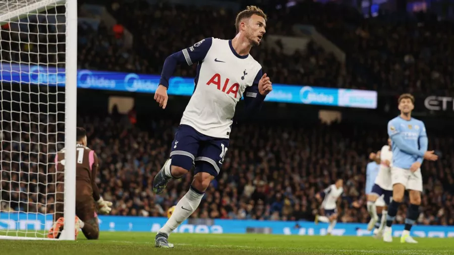 James Maddison festejó su cumpleaños con doblete ante Manchester City