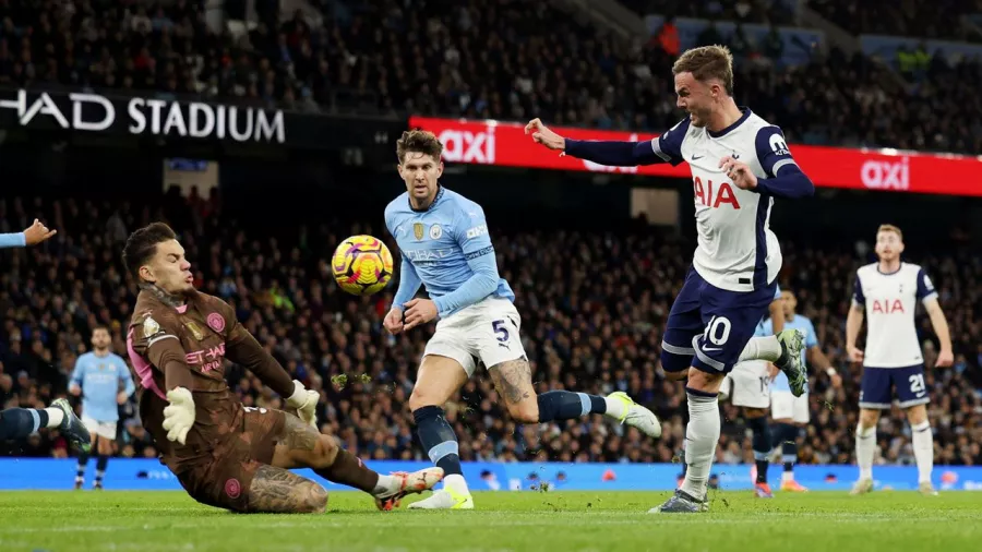 James Maddison festejó su cumpleaños con doblete ante Manchester City