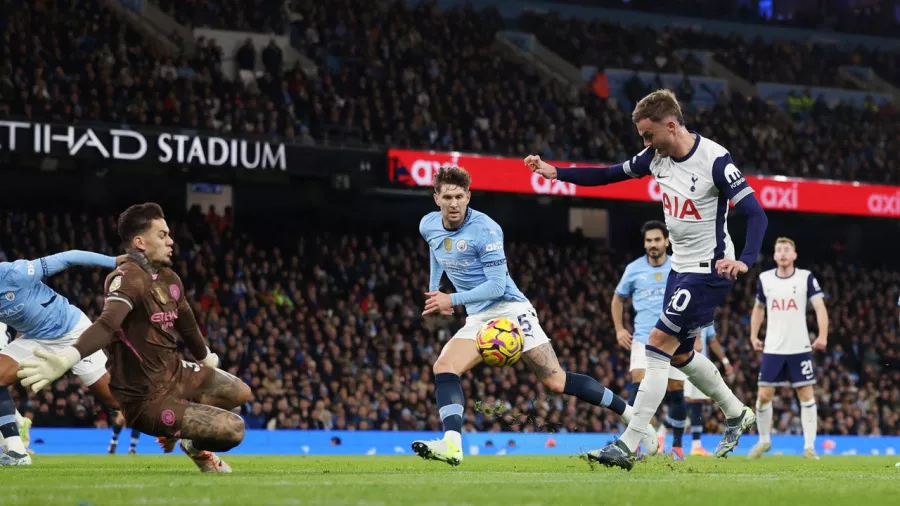 Maddison es el primer jugador de Tottenham que marca un gol en la Premier League el día de su cumpleaños desde que Christian Eriksen lo hiciera en 2016, lo hizo como visitante contra el City