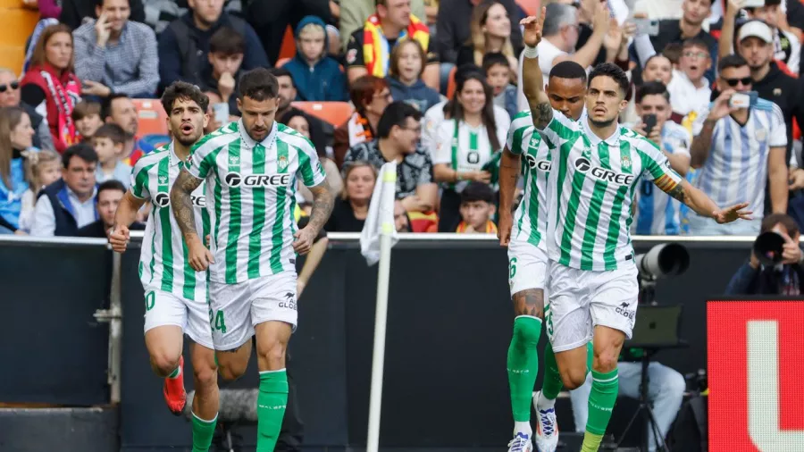 Un autogol de Hugo Duro valió el empate para Betis al 14