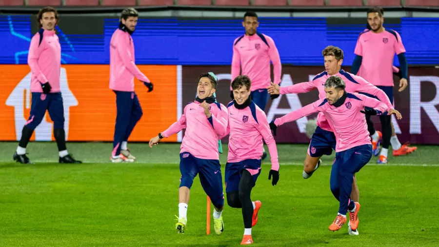 Antoine Griezmann lideró el entrenamiento de Atlético de Madrid en Praga