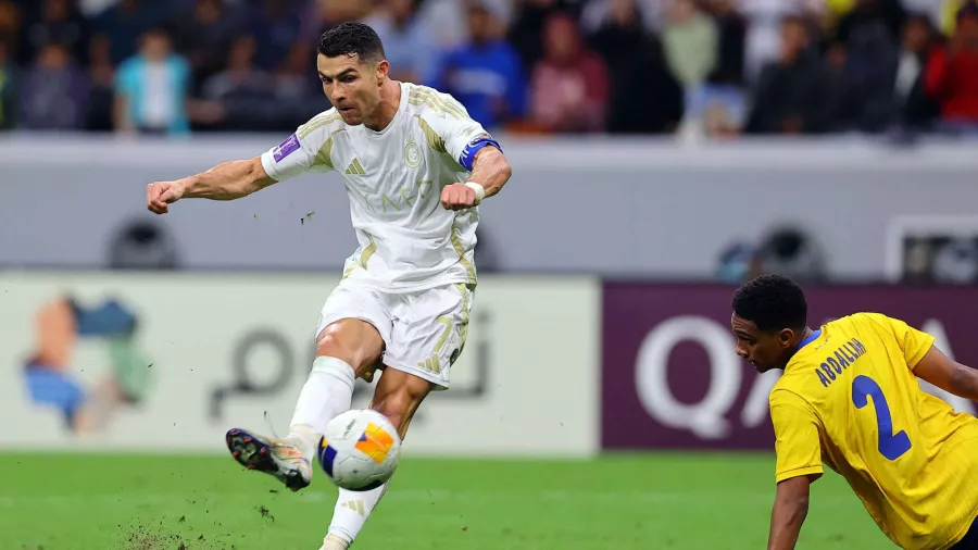 El ‘Bicho’ recibió el esférico de Ângelo Gabriel y tras un recorte sacó un disparo de derecha para poner el 3-0.