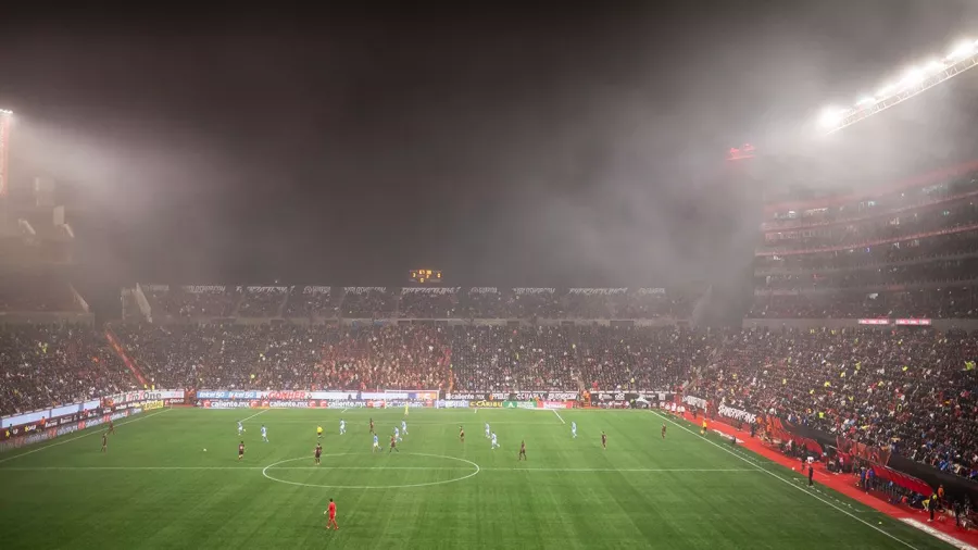 Un banco de niebla 'adorna' la noche de pesadilla de Cruz Azul