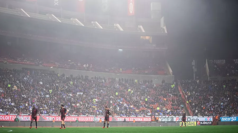 Un banco de niebla 'adorna' la noche de pesadilla de Cruz Azul