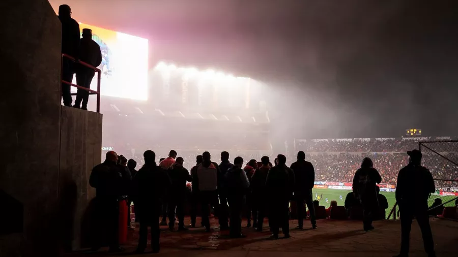 Un banco de niebla 'adorna' la noche de pesadilla de Cruz Azul