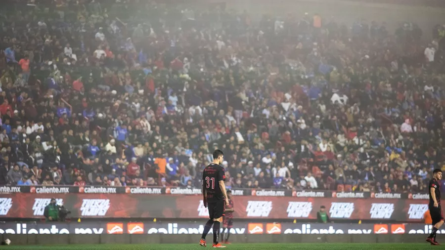 Un banco de niebla 'adorna' la noche de pesadilla de Cruz Azul