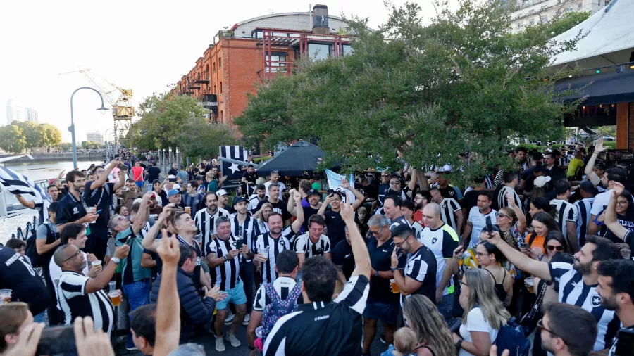 Aficiones de Atlético Mineiro y Botafogo invadieron Buenos Aires