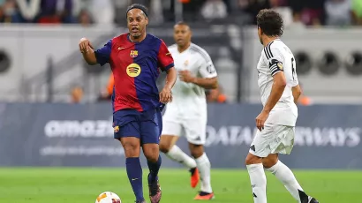 Barcelona ganaba desde el minuto 8 con un gol de Juan Pablo Sorín y Ronaldinho amplió la ventaja.