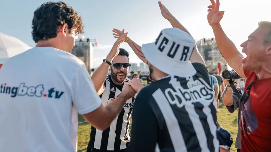 Aficiones de Atlético Mineiro y Botafogo invadieron Buenos Aires