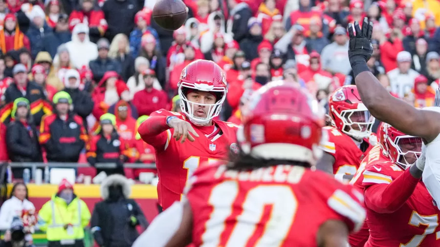 Patrick Mahomes ya es el máximo pasador de touchdowns de los Chiefs