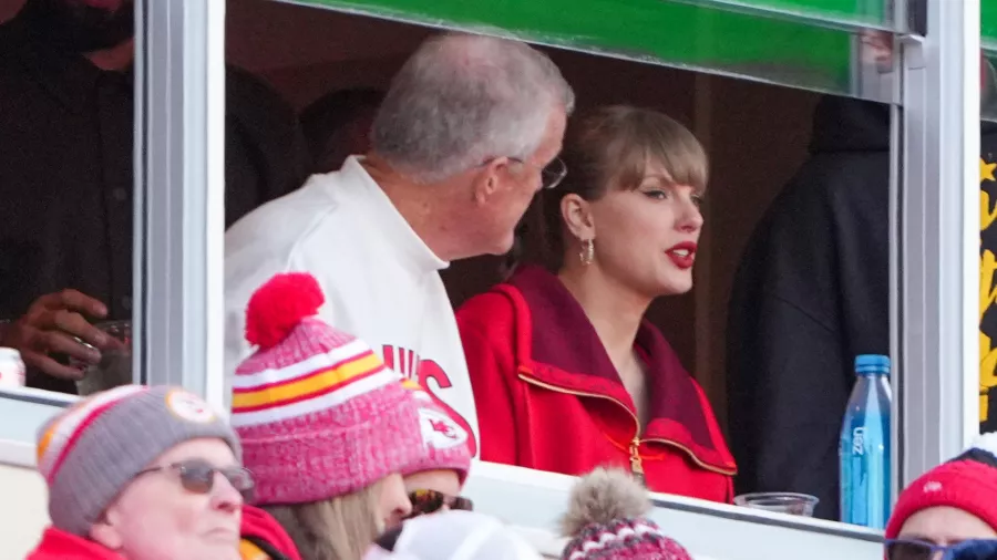 Travis Kelce no anotó, pero Taylor Swift no podía faltar