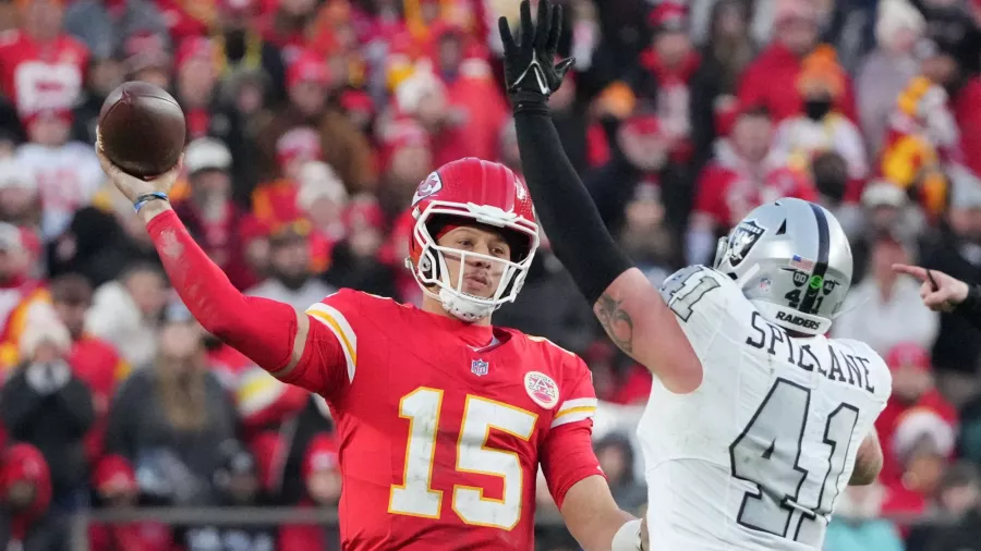 Patrick Mahomes ya es el máximo pasador de touchdowns de los Chiefs