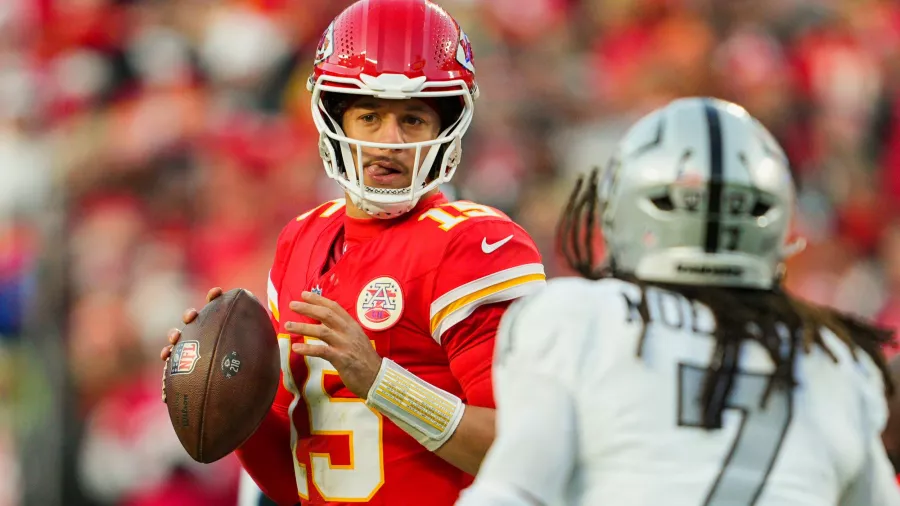 Patrick Mahomes ya es el máximo pasador de touchdowns de los Chiefs