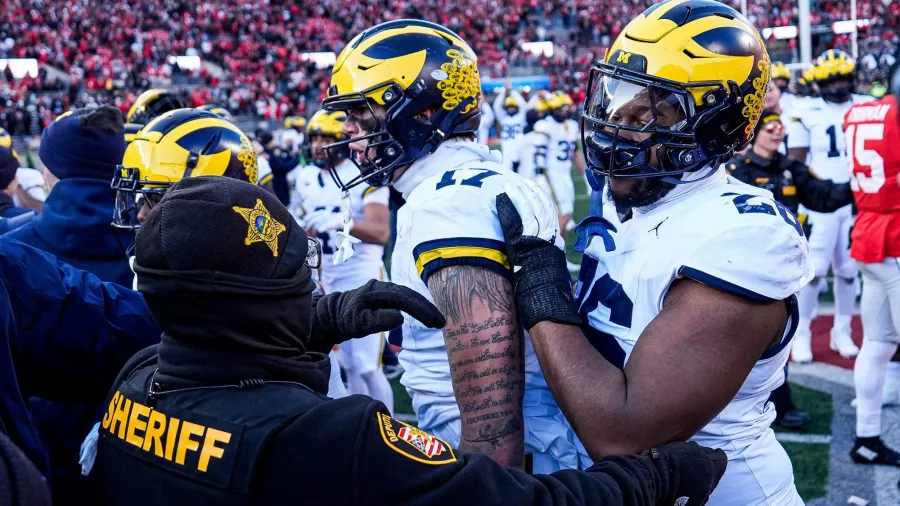 Burlas de Michigan hacia Ohio State provocaron una gran bronca