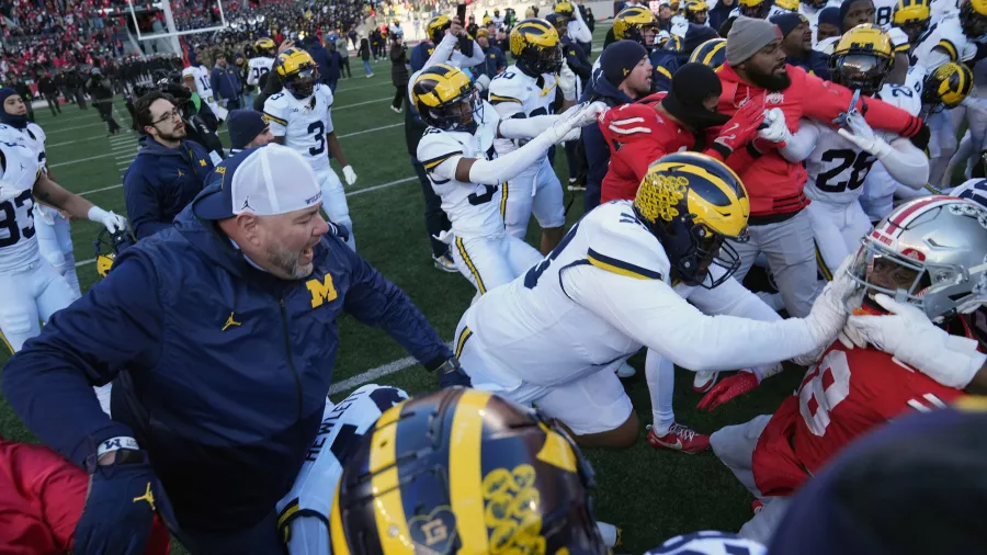 Burlas de Michigan hacia Ohio State provocaron una gran bronca