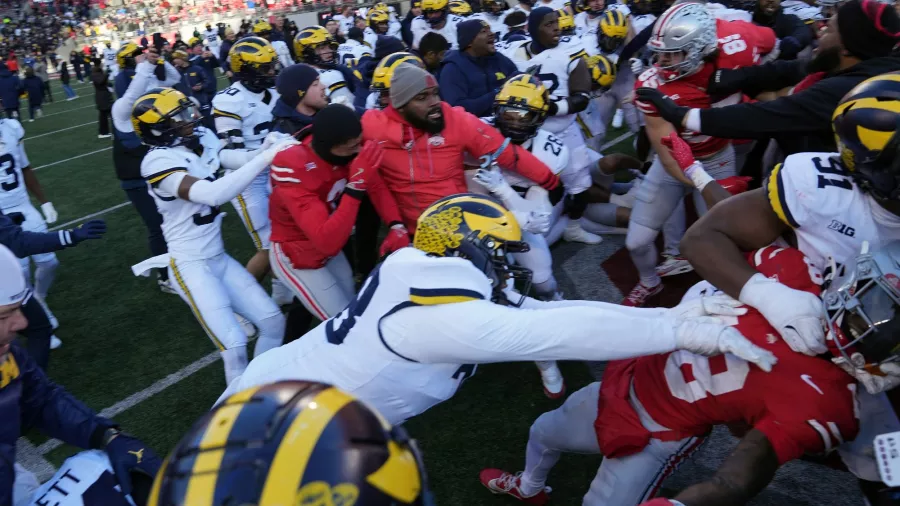 Burlas de Michigan hacia Ohio State provocaron una gran bronca