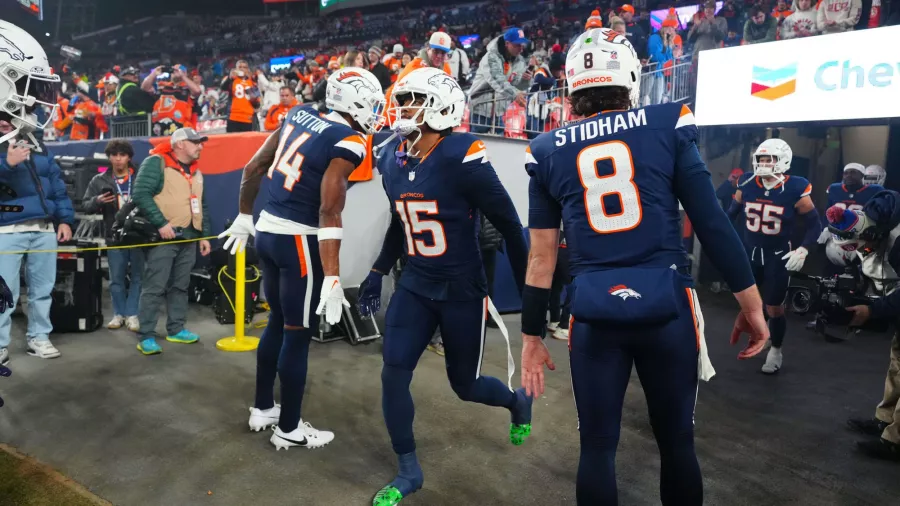 Los Broncos lucieron sus uniformes 'de altura'