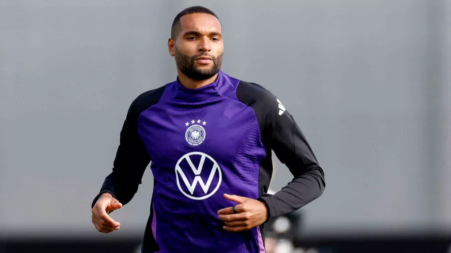 Central: Jonathan Tah, Bayer Lverkusen