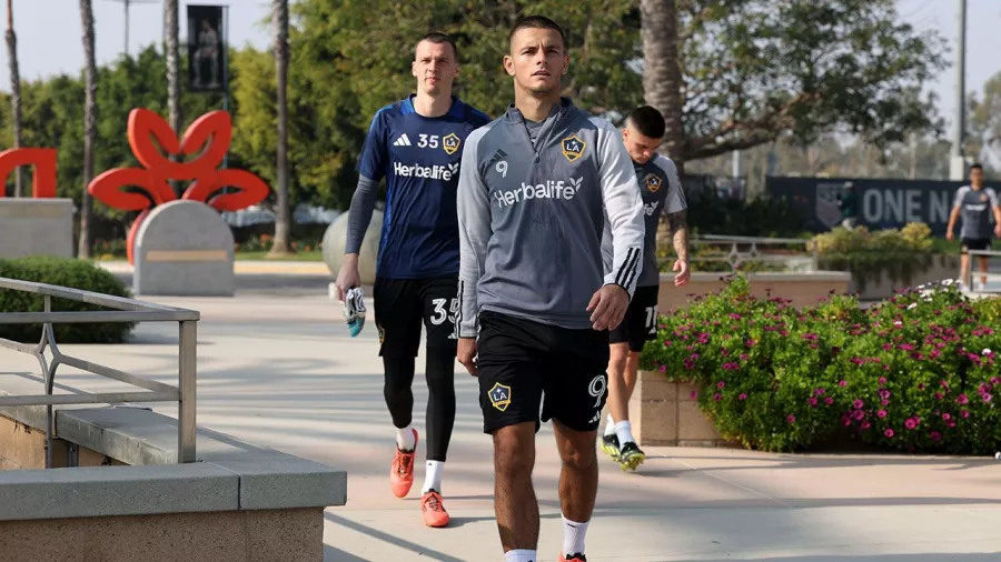 Con Riqui Puig en muletas, el LA Galaxy prepara la final