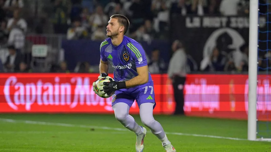 El arquero John McCarthy logró mantener sin goles en contra su arco en ocho partidos durante la temporada