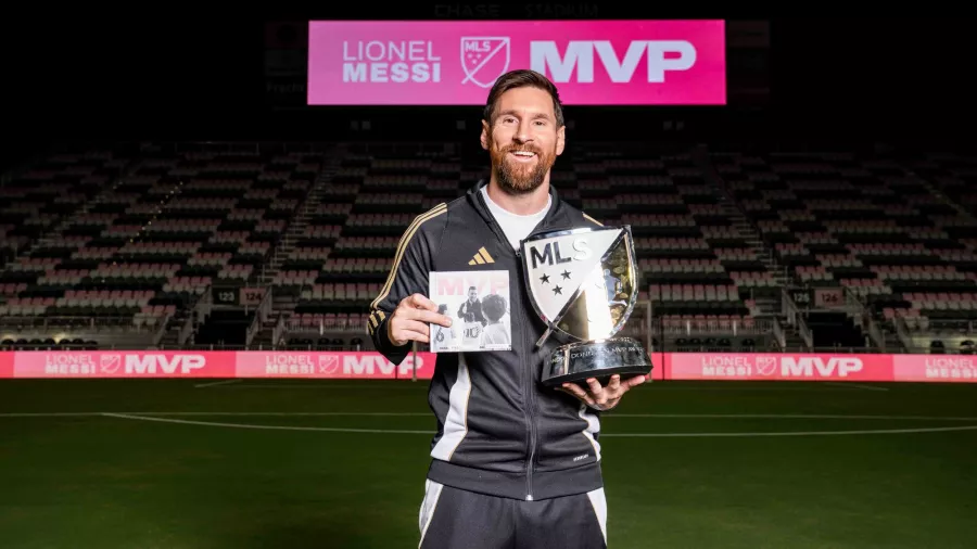 Para cerrar con broche de oro, el argentino posó con el trofeo.