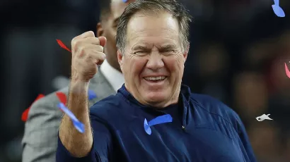 Bill Belichick podría ingresar al futbol americano colegial