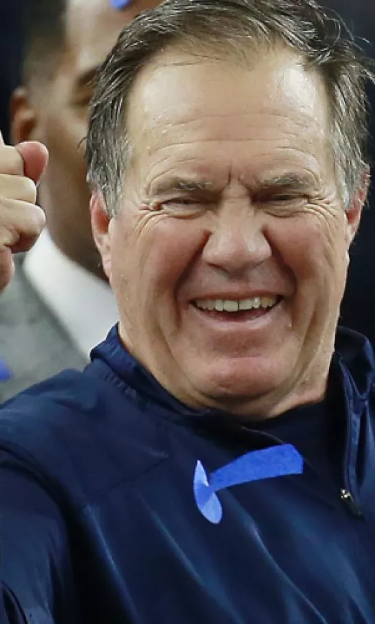 Bill Belichick podría ingresar al futbol americano colegial