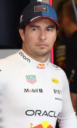 Sergio Pérez espera terminar dignamente la temporada con Red Bull