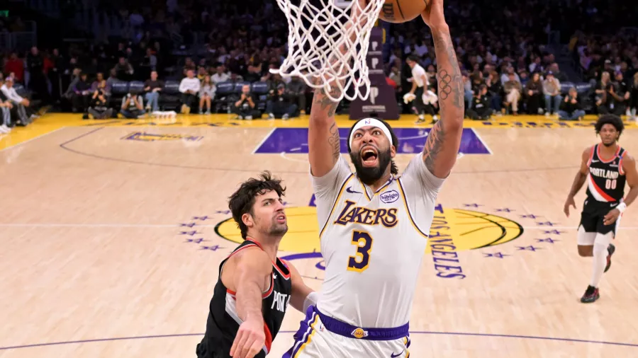 8.- Los Angeles Lakers: 7.1 billones de dólares